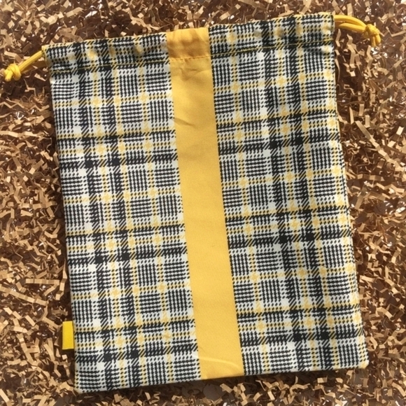 ipsy Autumnal Clueless Plaid Glam Bag Plus September 2021 - Picture 9 of 10